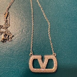 Elegant Silver Necklace with Crystal Accents